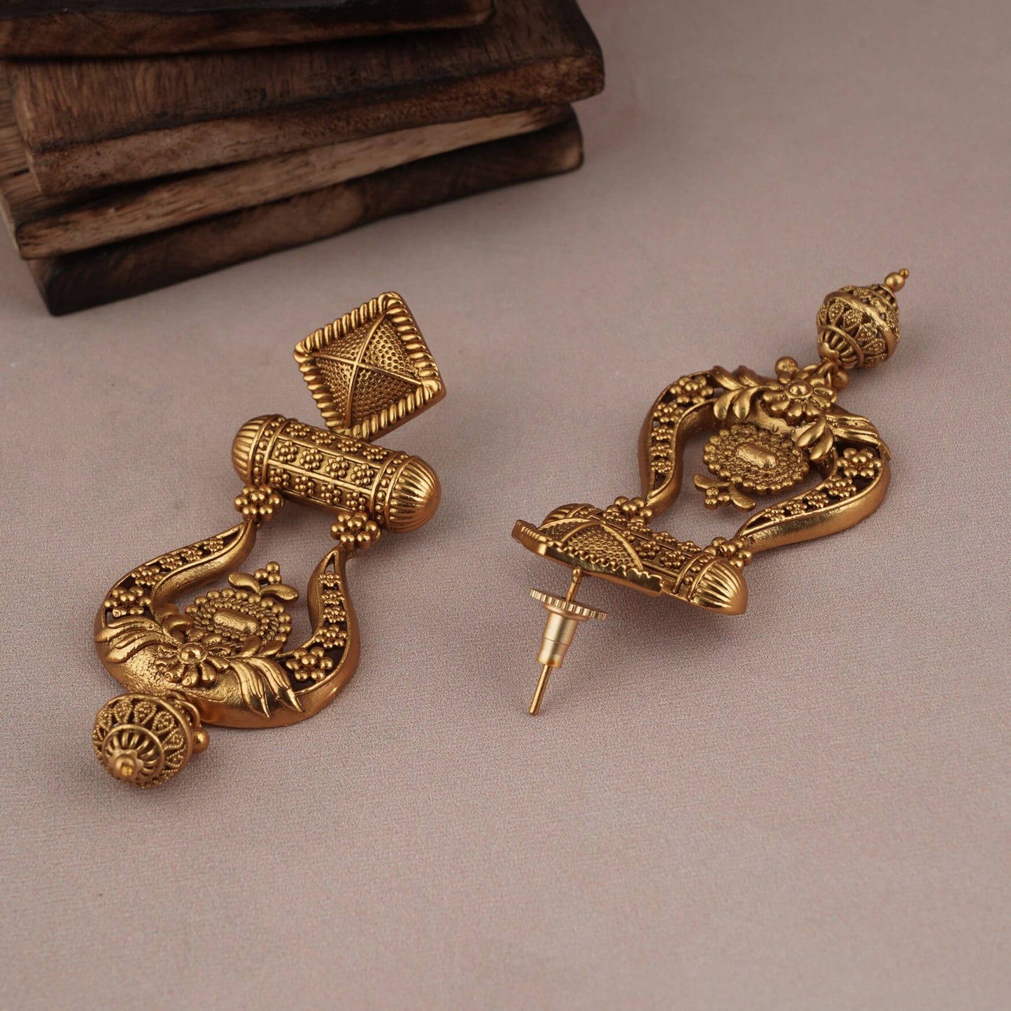 ANTIQUE GOLD LONG FLORAL EARRING