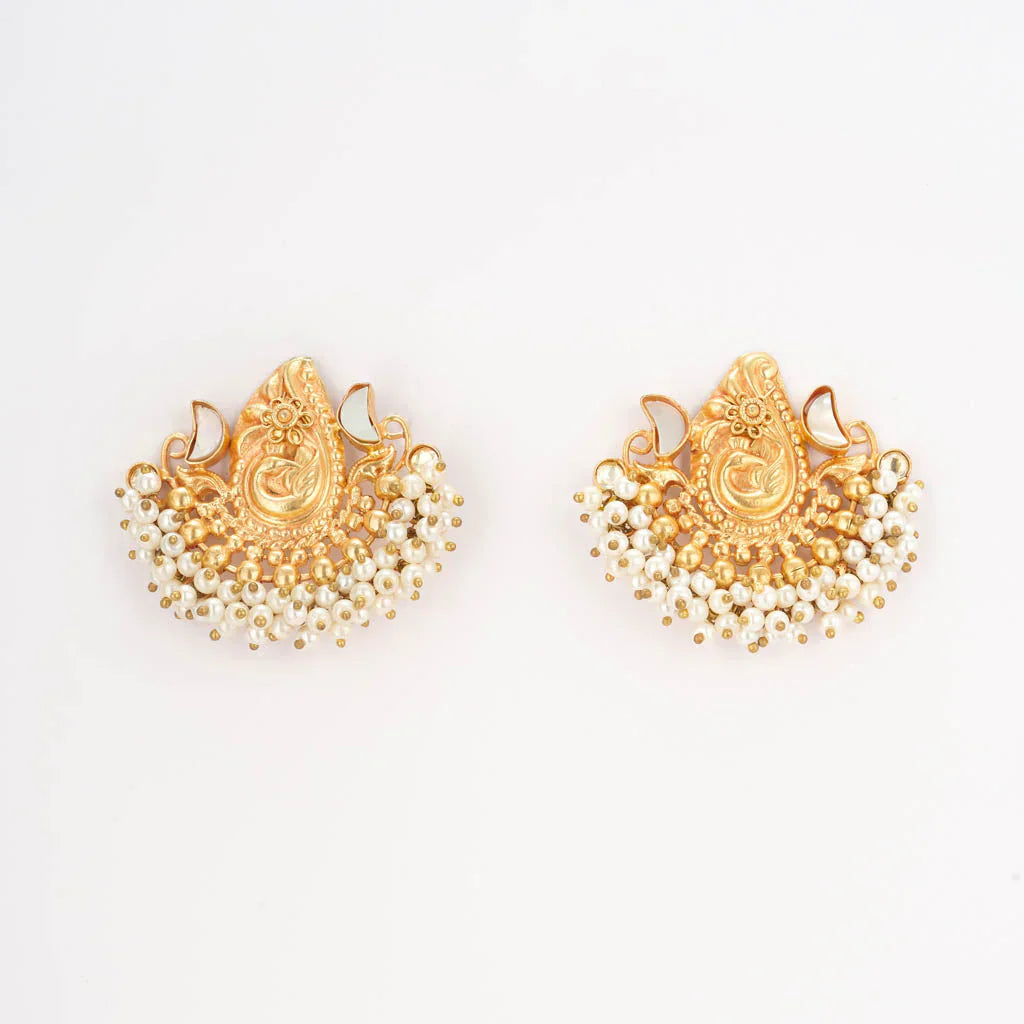 elegant Matt gold pearl studs