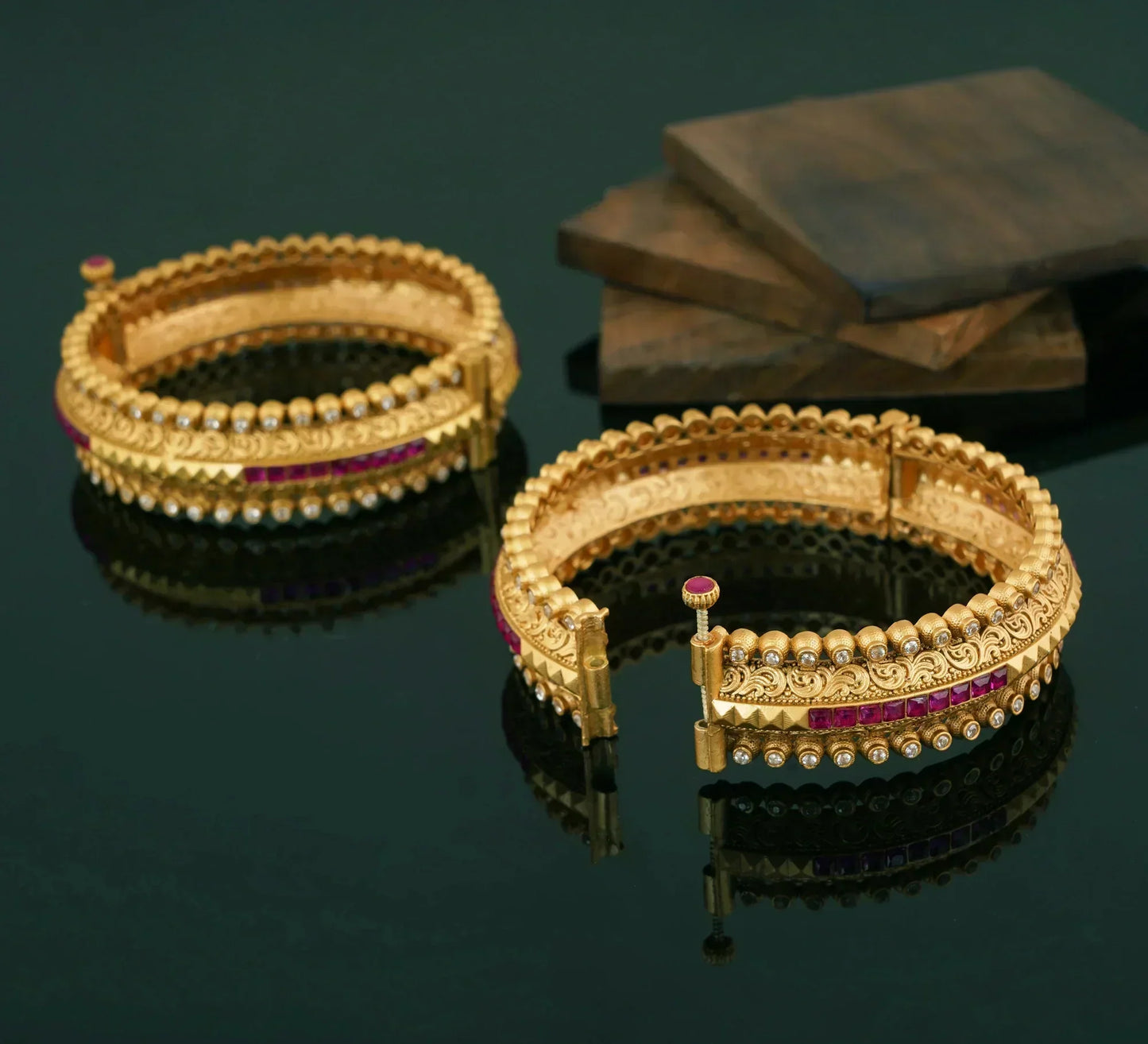 BEAUTIFUL KUNDAN & RUBY BANGLE SET