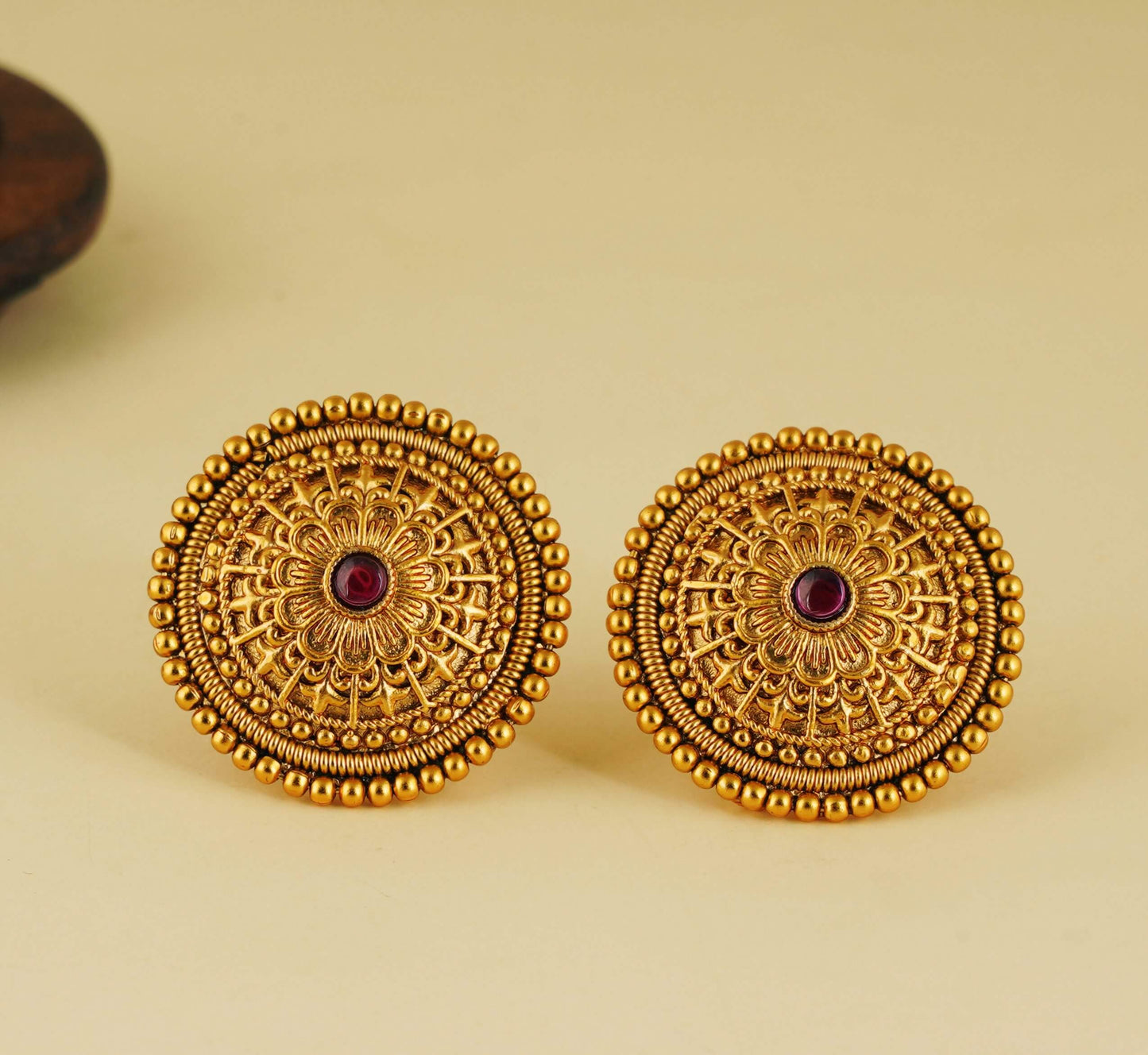 ANTQIUE GOLD ROUND STUDS