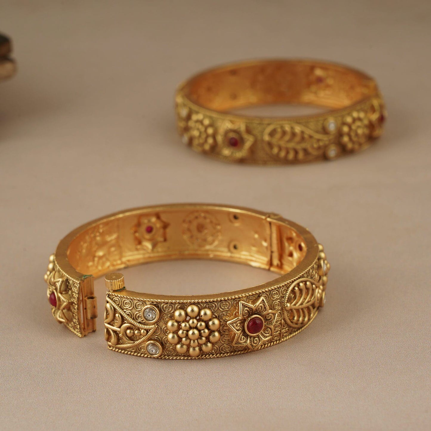 BROAD GOLD PLATED STONE BANGLE SET