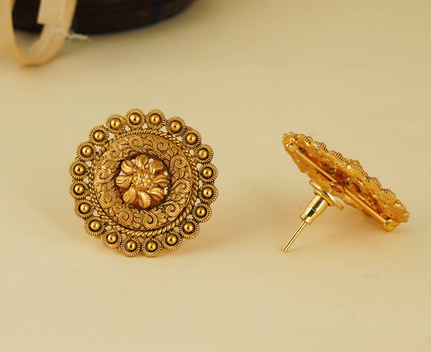 GOLD MATT FINISH FLORAL STUD